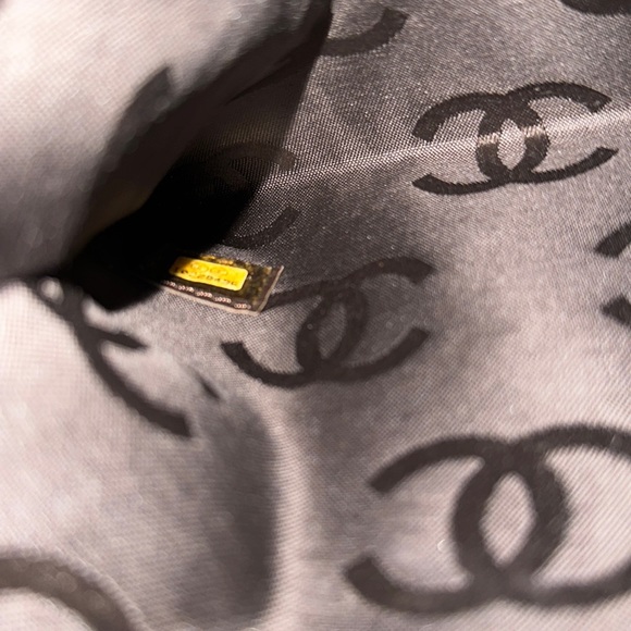 🔥🔥🔥Authentic Chanel Quilted Caviar Leather CC Logo Tote Bag - Picture 15 of 16